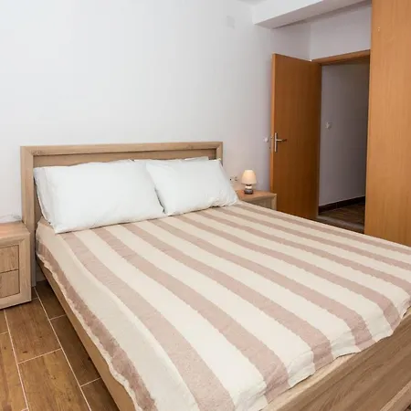 Butique Maris Apartment Komarna Exterior photo
